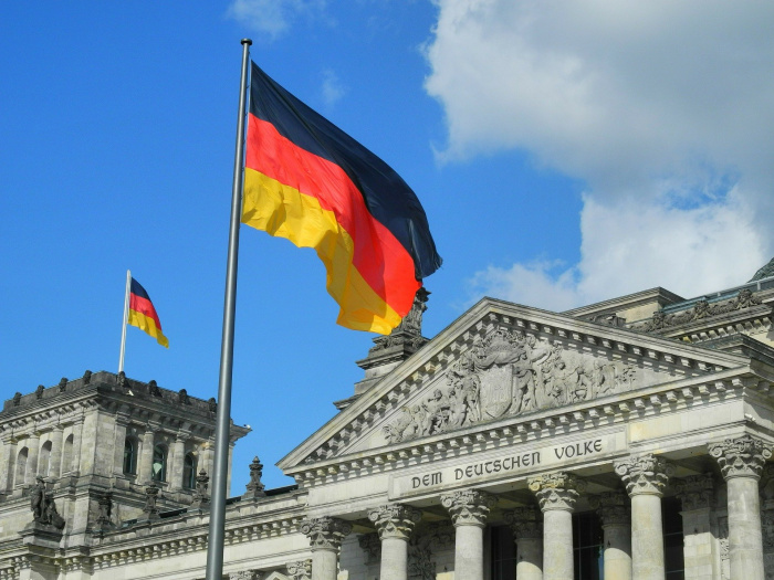 бундестаг и флаг Германии