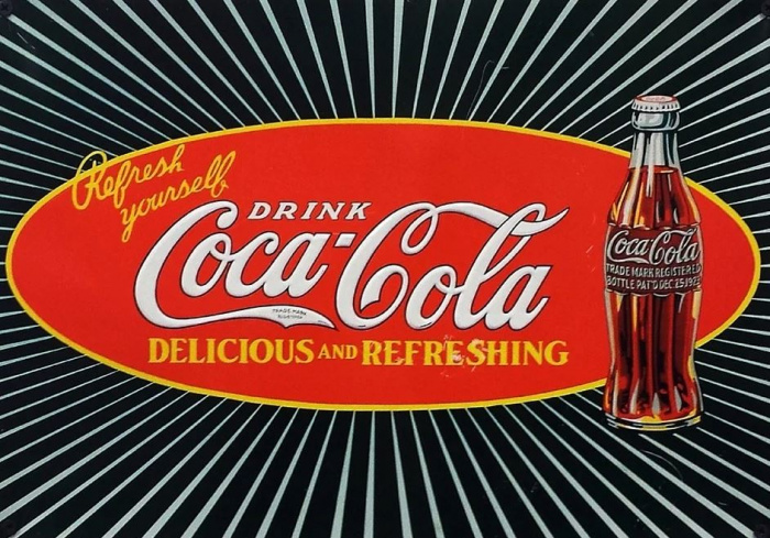 лого и бутылка кока-колы