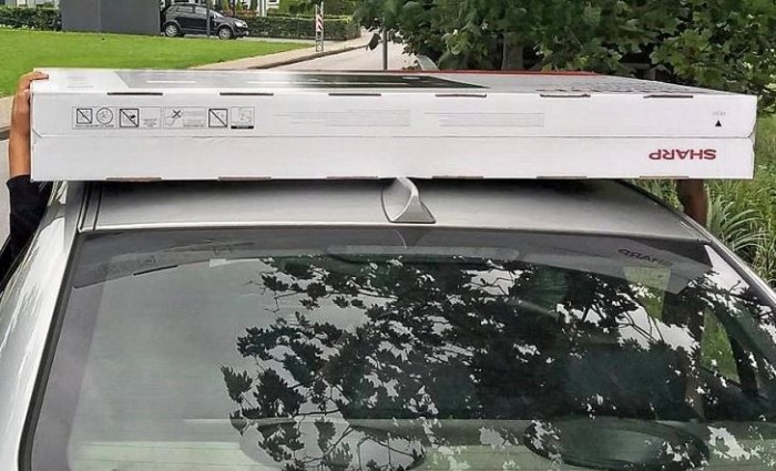телевизор на крыше авто