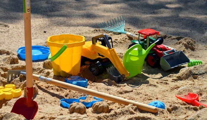 песочница и игрушки