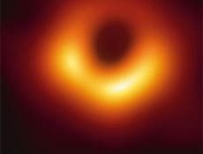 Впервые получено изображение черной дыры